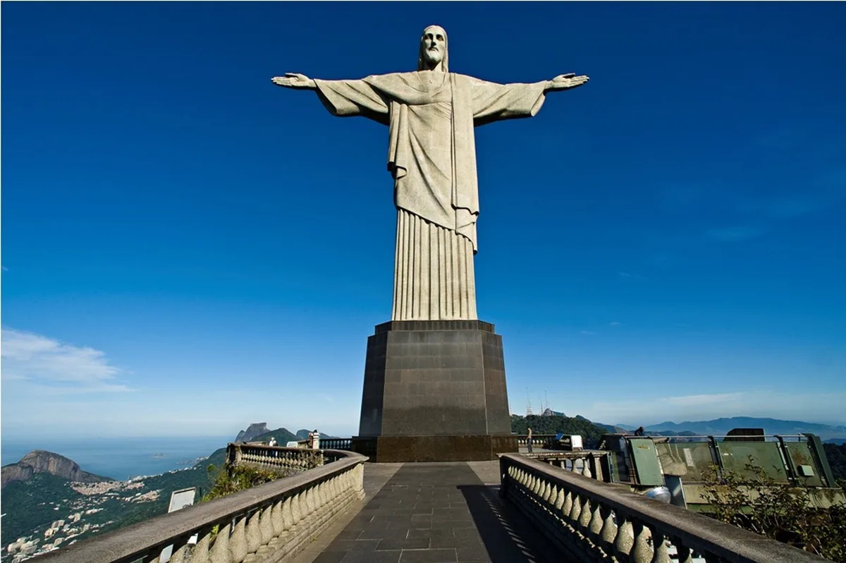 El impulso económico de Brasil se ve frenado por los tipos de interés y los riesgos geopolíticos y climáticos