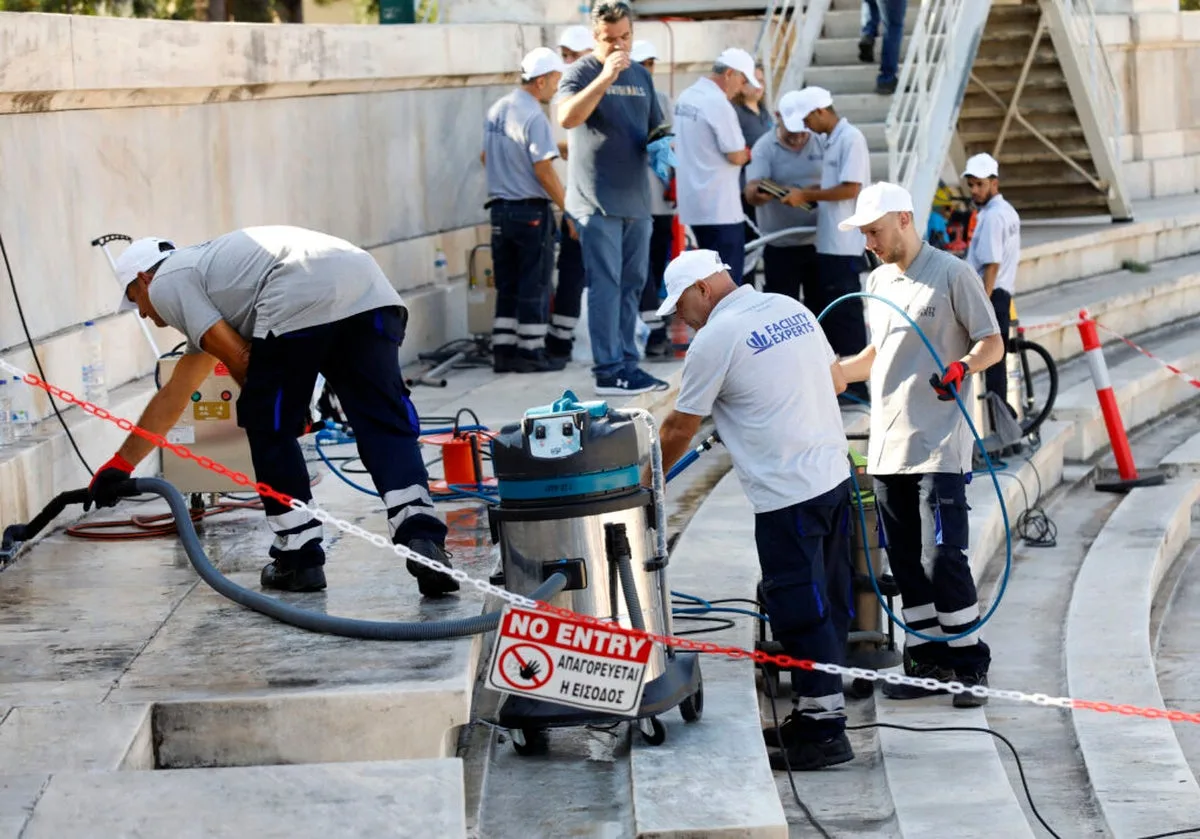 La puesta a punto del estadio Panatenaico: sus mármoles vuelven a brillar tras una limpieza