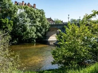 Faux blessés, portes secrètes… Les histoires inouïes de cette ville française coupée en deux pendant la guerre