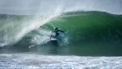 Surf: Guilherme Ribeiro, Kika e Teresa Bonvalot nos «quartos» da prova de Peniche