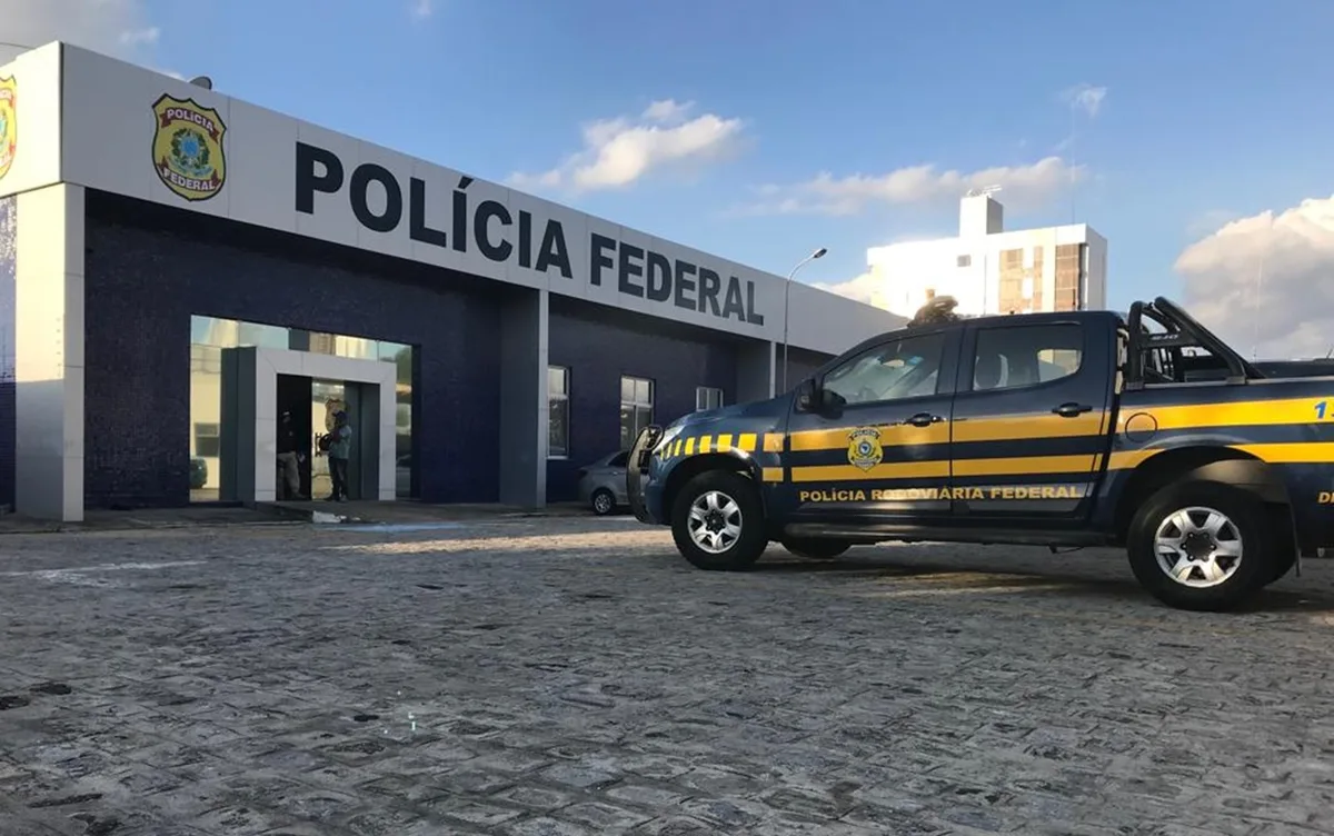 Carro é apreendido pela Polícia Federal em Campina Grande em ação contra desvios de recursos milionários da saúde