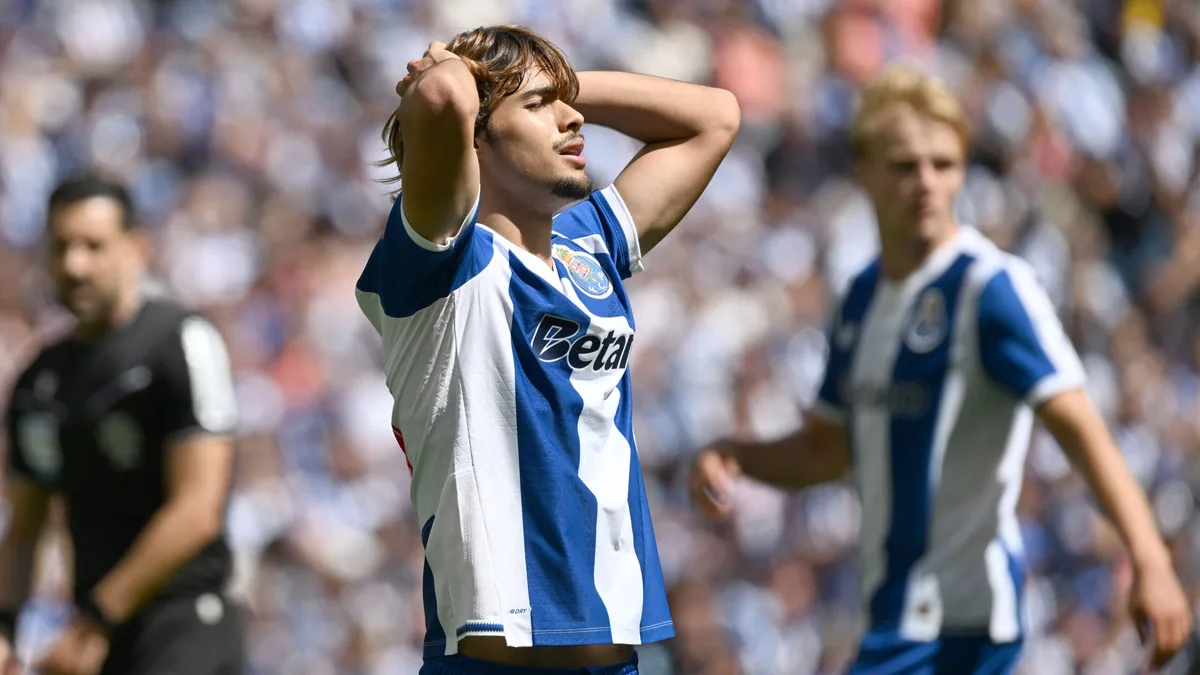 Médio Rodrigo Mora deixa FC Porto para reforçar Roma
