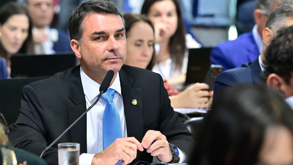 Flávio propõe tropas especiais em portos e aeroportos contra tráfico de cocaína