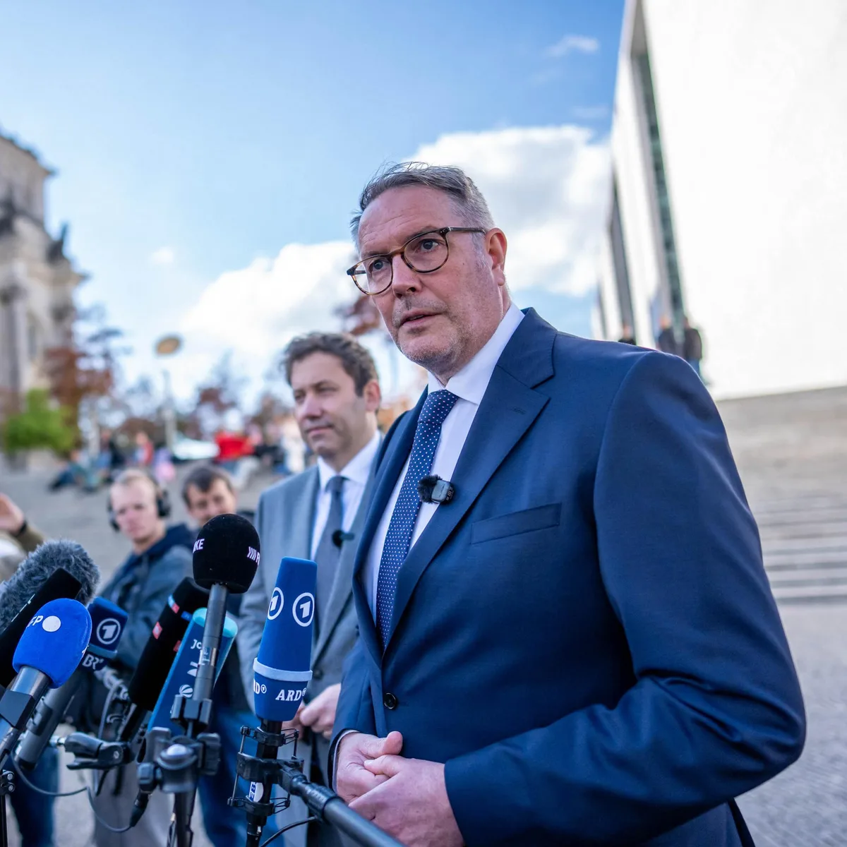 Bundesregierung - Neuer Arbeitsminister Schweitzer sieht noch offene Fragen bei der Rentenreform