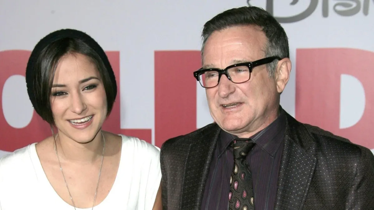 La hija de Robin Williams vuelve a denunciar los 'deepfakes' hechos con IA de su padre: "Dejadlo descansar"