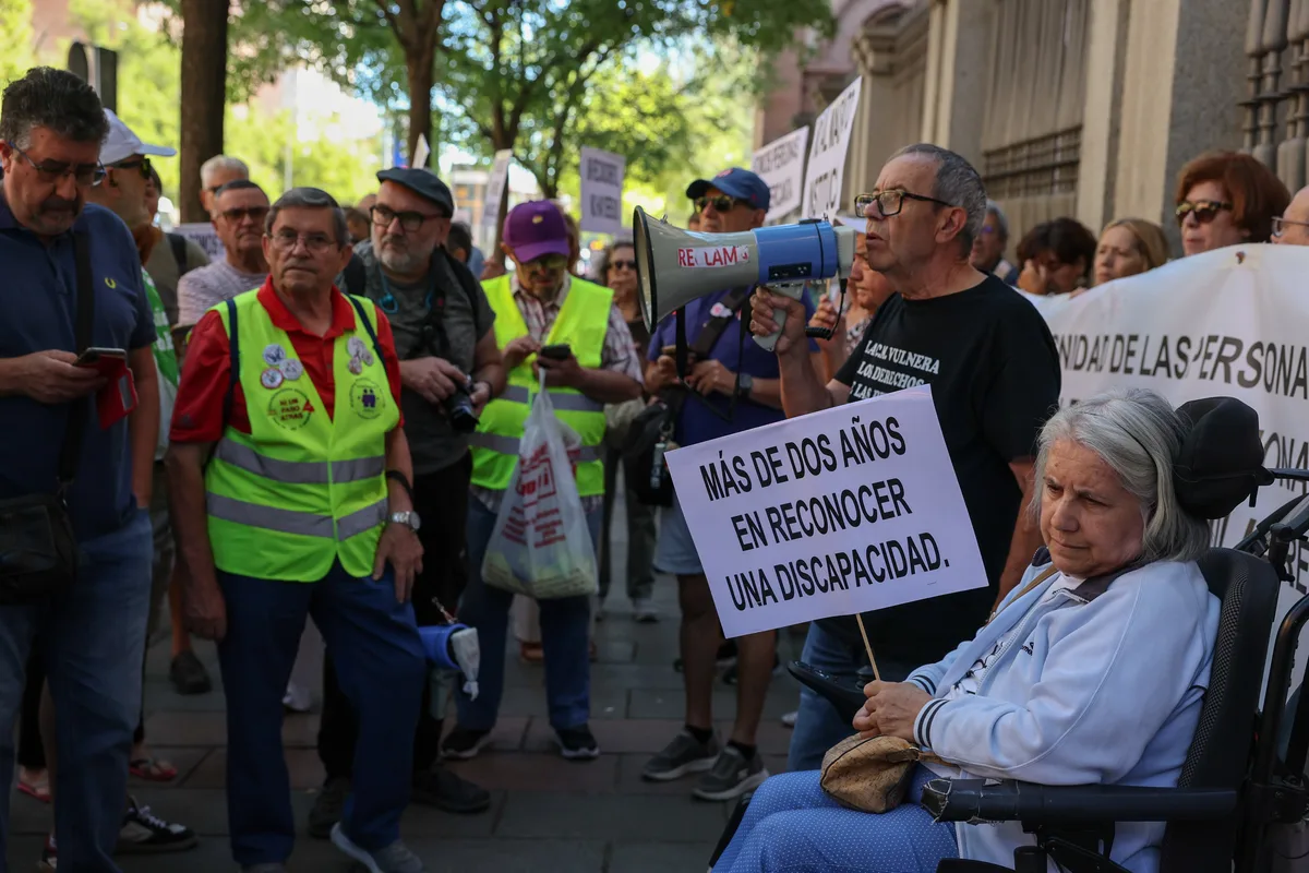 Ni salir de casa ni conseguir empleo: las listas de espera, una barrera para la independencia de miles de discapacitados