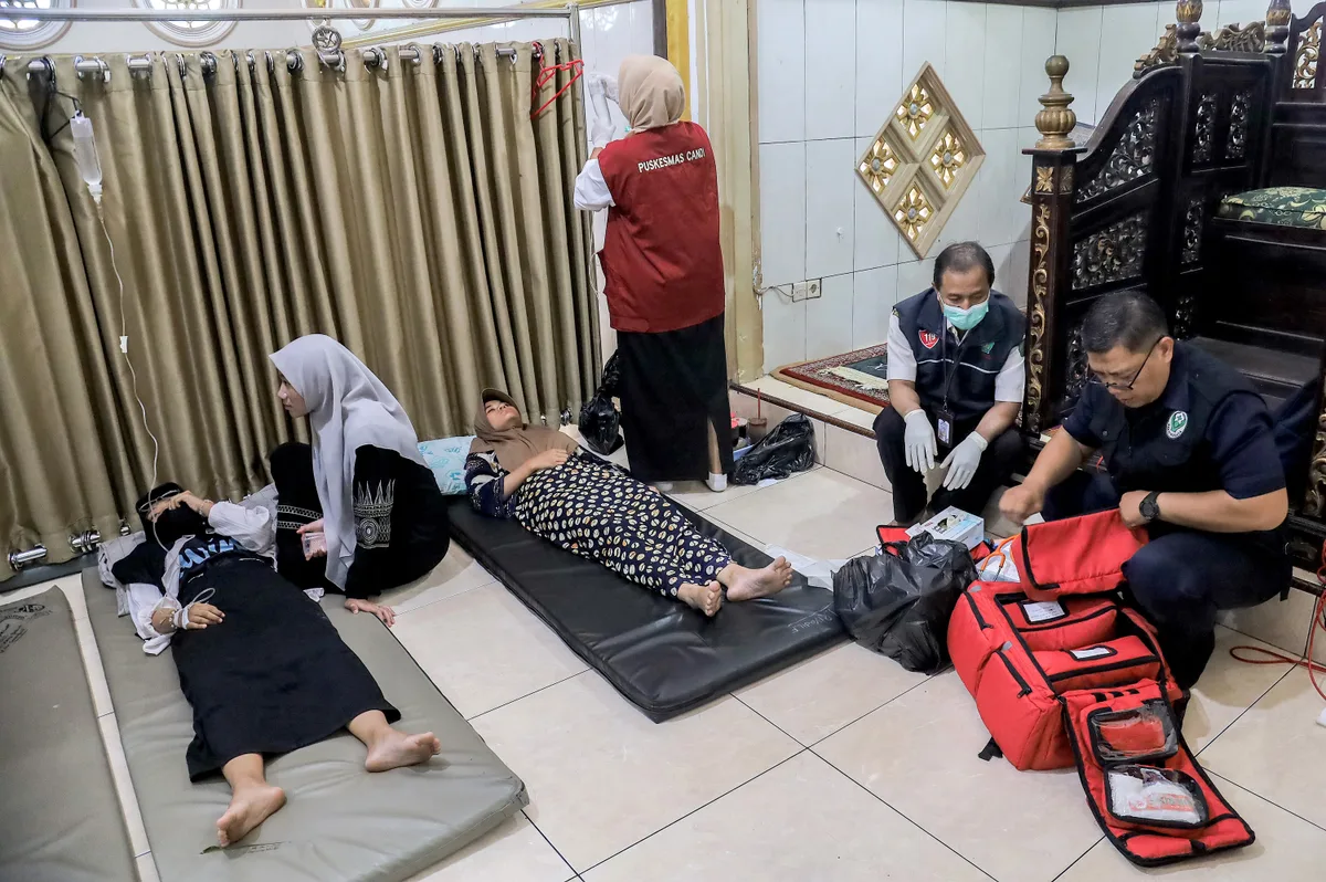 More than 1,700 Indonesian students and teachers sickened this week due to free meals programme