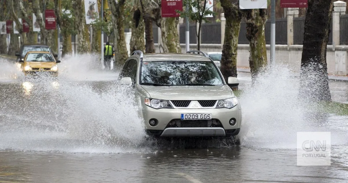 Carro é arrastado pelas águas em Barcelona. Condutor é encontrado morto 500 metros mais à frente