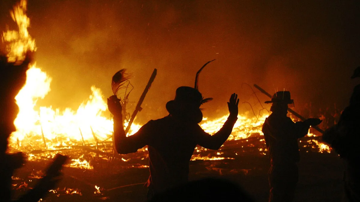 Domo de Orgia, sem dinheiro ou comércio, mortes e mais: por dentro do festival Burning Man