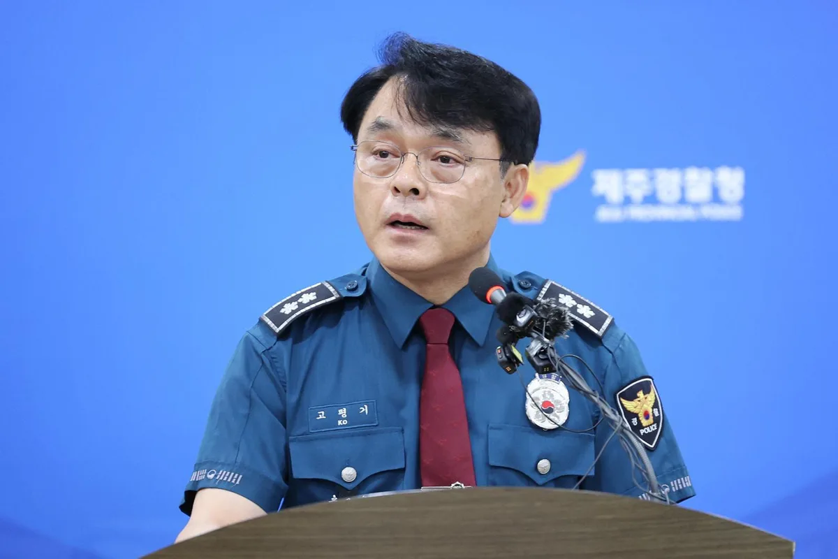 실종 뭉갠 경찰관, 女화장실 침입해 벽면에 DNA 남겼다