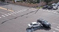 Vídeo: Motorista é resgatado de carro em chamas nos EUA após perseguição