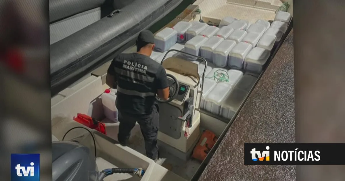 Polícia apreende quase seis mil litros de combustível num barco abandonado no Tejo