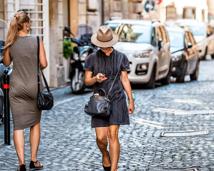 Distracted Italian pedestrians who cross road while on phone could be fined under new code