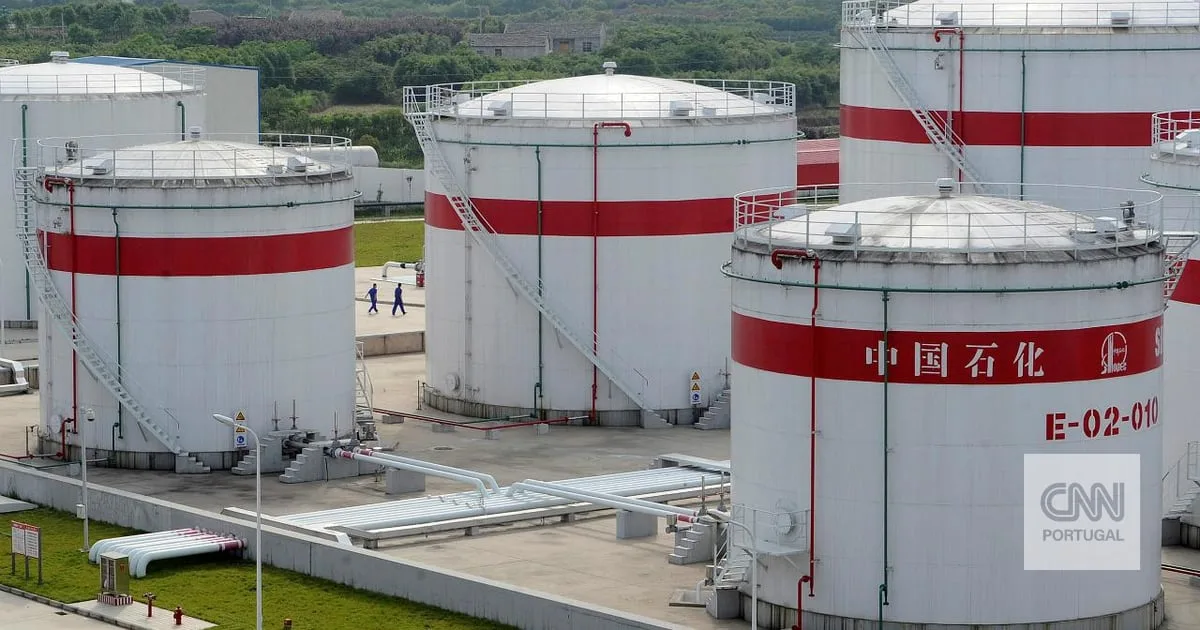 EUA ameaçam sanções contra quem compra petróleo ao Irão. Ou seja, um país