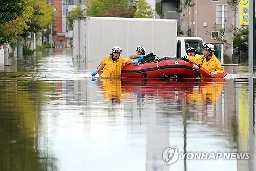 태풍 '두쥐안' 강타 日 사망자 9명으로 늘어…4명 실종