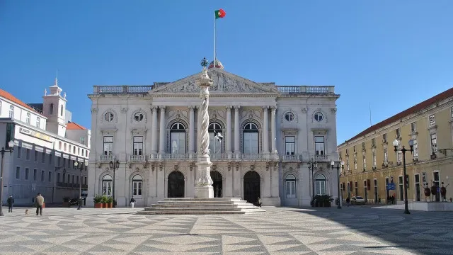 Lisboa mantém despejo de mãe com dois filhos: "2.800 famílias à frente"