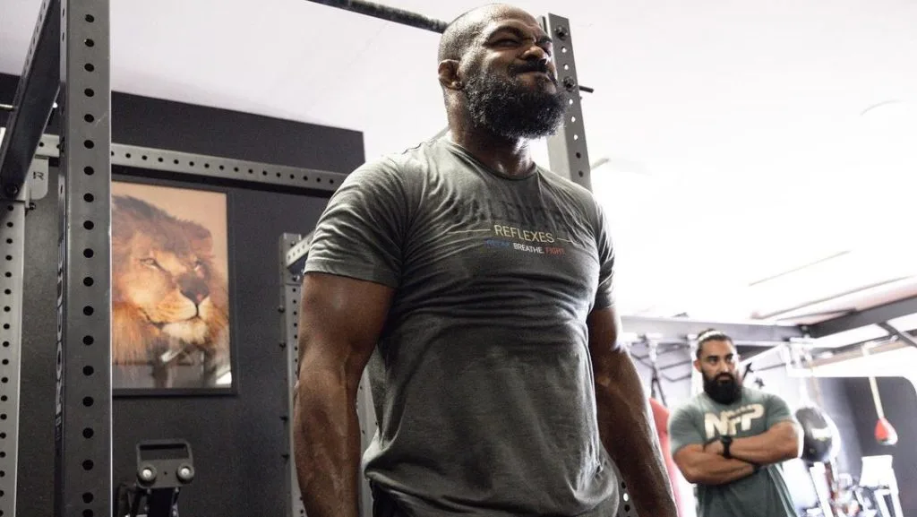 Jon Jones revela ‘único arrependimento’ da carreira: “Acho que deveria estar lá”