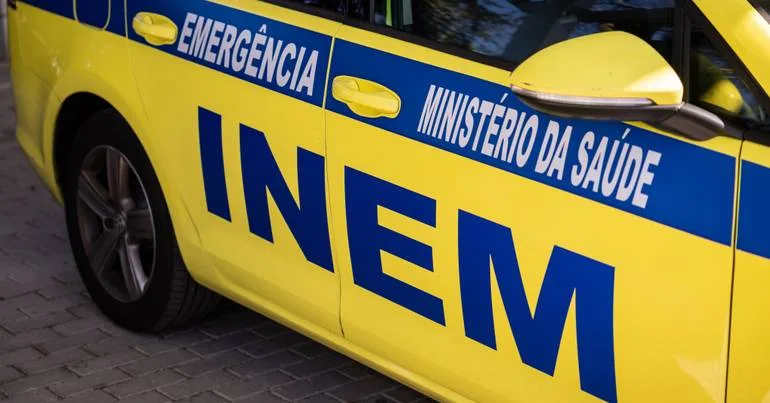 Mulher morre atropelada por veículo que se despistou