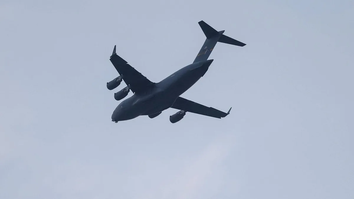 Flughafen Wnukowo: US-Militärflugzeug laut Flugdaten nach Moskau geflogen