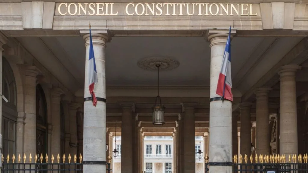 França: Conselho Constitucional derruba a proibição de redes sociais para menores de 15 anos