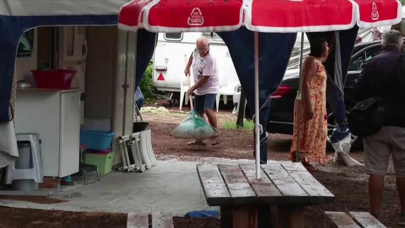 "J'ai pris mon chat et je suis partie": 200 résidents d'un camping évacués dans la nuit en raison des orages dans les Alpes-Maritimes