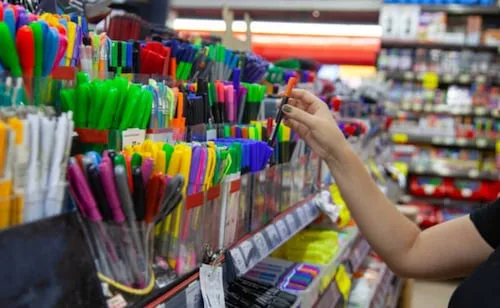 Productos chinos generan afectaciones en ventas de útiles escolares; Canaco CDMX registra baja de 50%