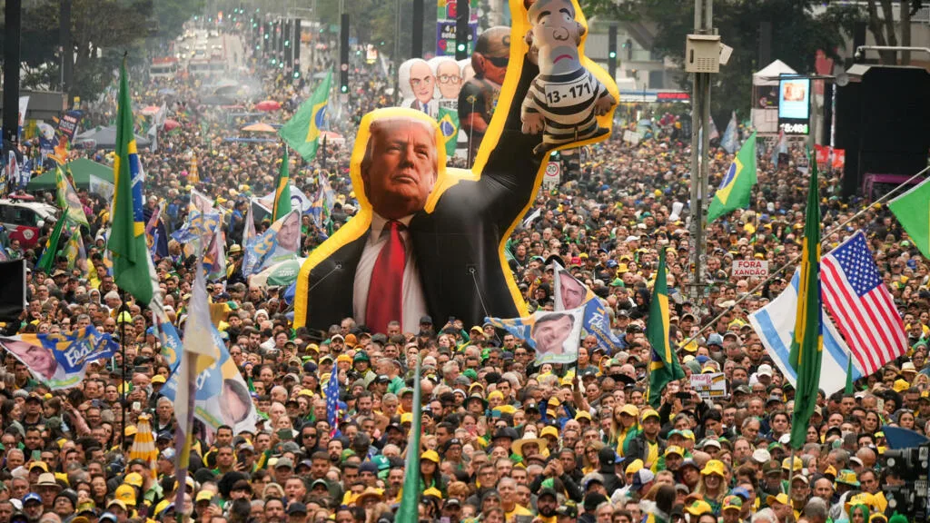 Trump inflável, Rubio na América do Sul, e o risco de ingerência estrangeira no Brasil
