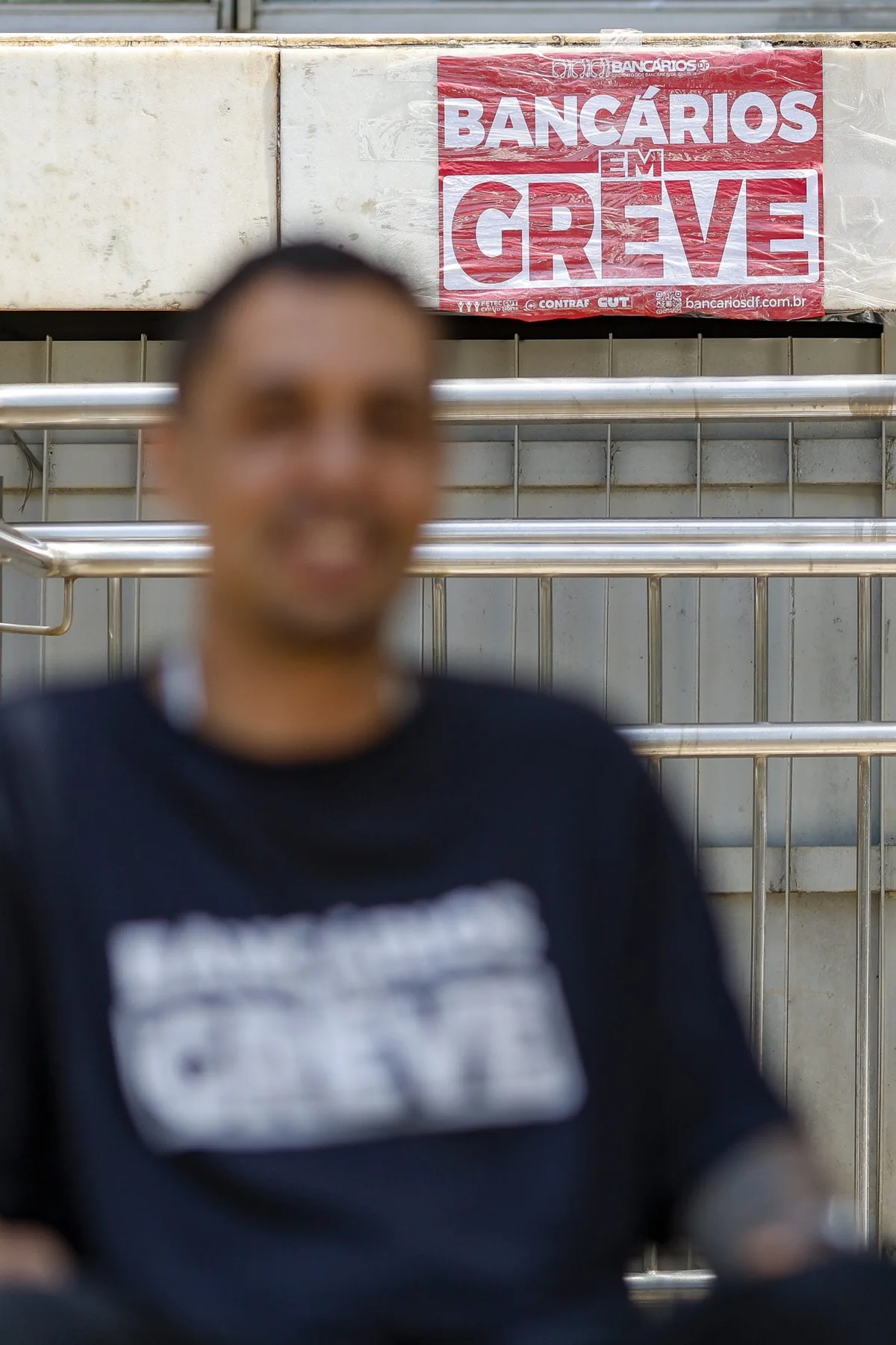 Caixa apresenta nova proposta a grevistas, que analisam na 2ª feira