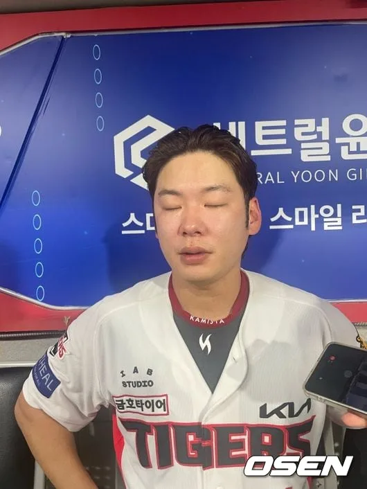 사랑하는 고모 떠나고 이모와 할머니는 병상, 팬들에게 항상 미안...박정우 생애 첫 끝내기 치고 끝내 눈물 "더 갚아야 한다"
