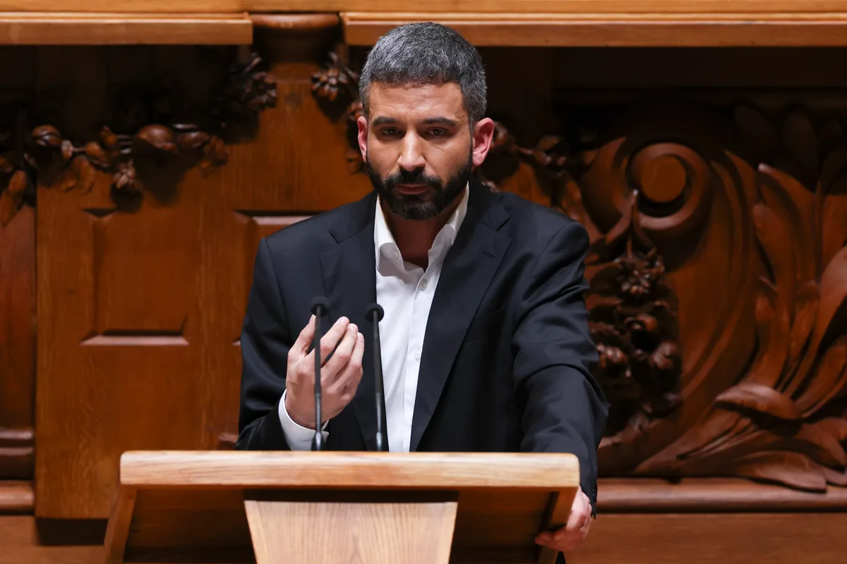Fabian Figueiredo suspende mandato de deputado durante setembro