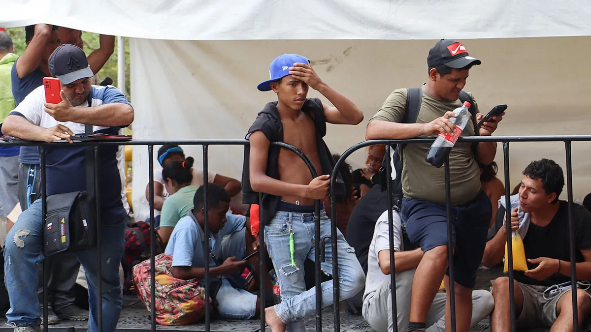 Guardia Costera del Caribe Neerlandés interceptó una lancha con 24 inmigrantes venezolanos