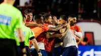 Bahia entra na zoeira e provoca Vitória após rival tentar rasgar camisa