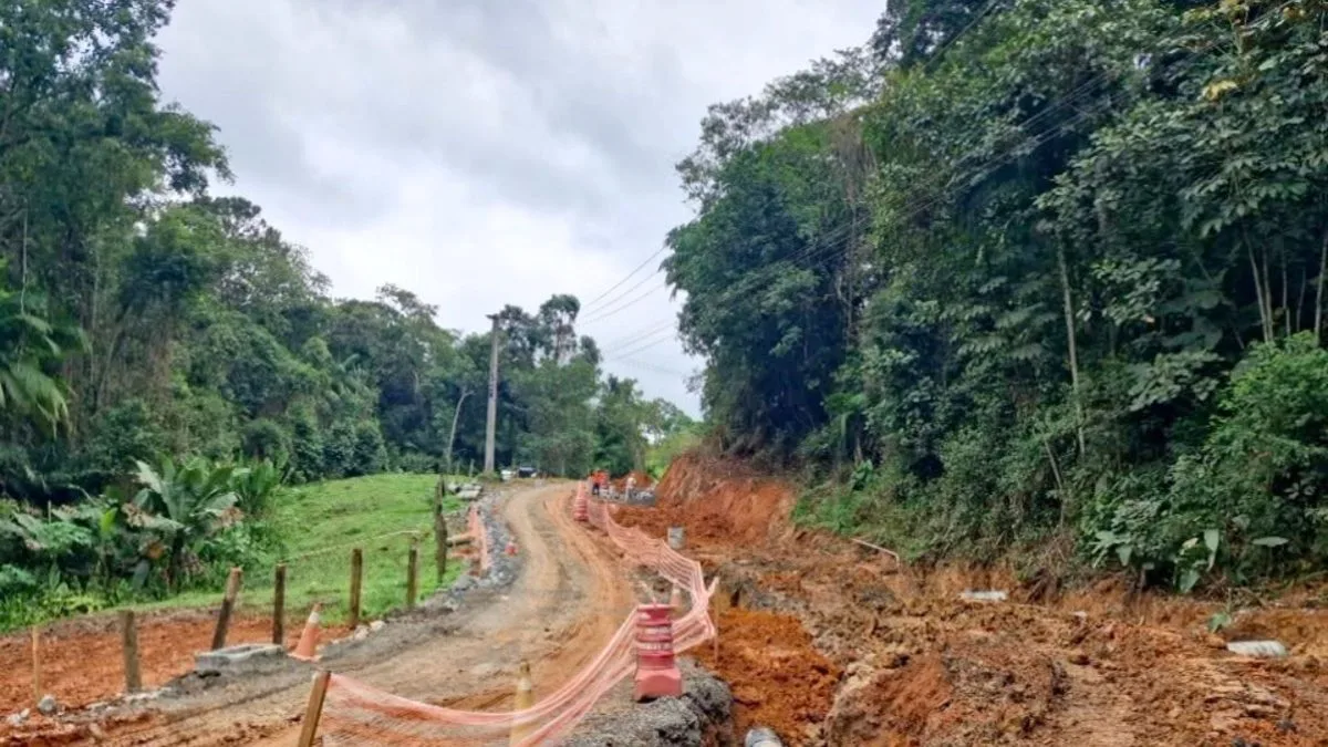 Obra milionária de asfalto avança em Joinville e já tem 1,4 km de drenagem instalada