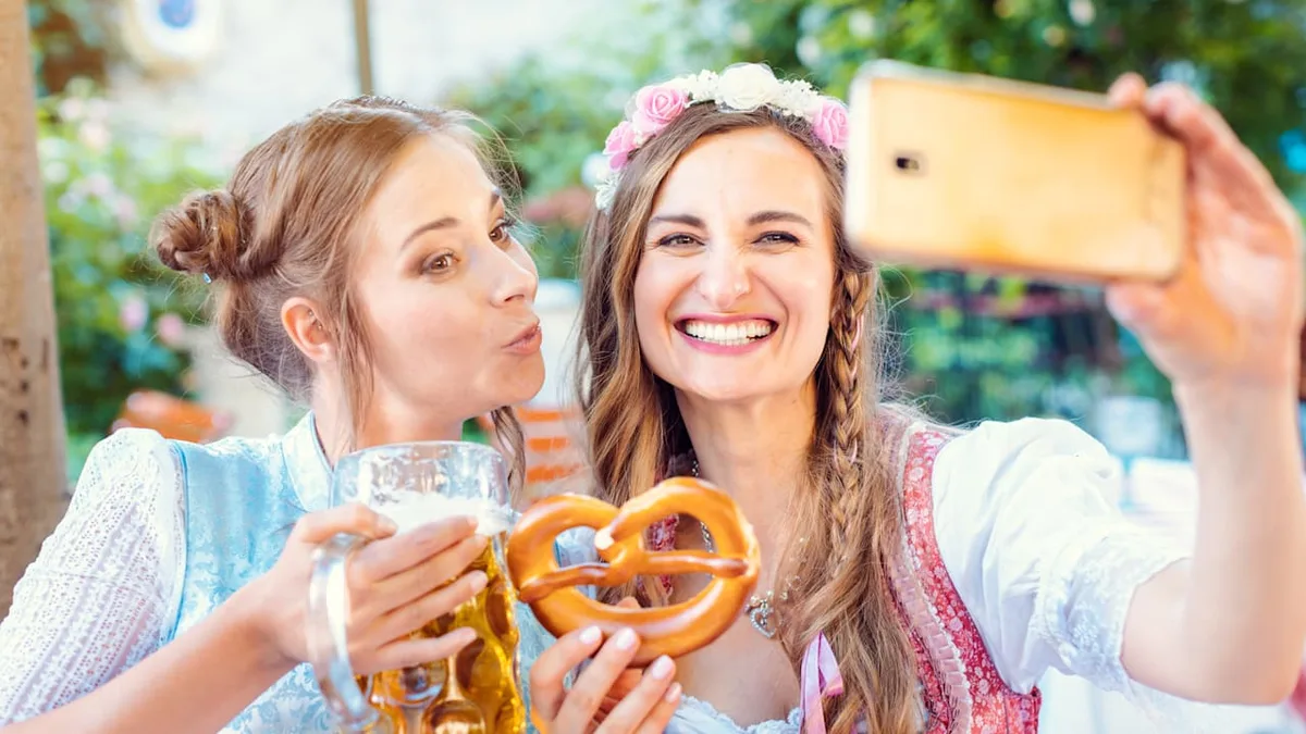 Diese Styles passen perfekt zum Dirndl - Frisuren fürs Oktoberfest 2026