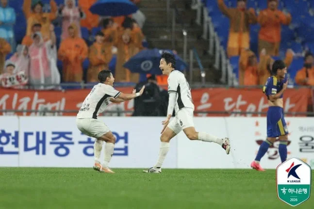 '김동현 환상 중거리 결승포' 강원, '김영권 1골-1자책골' 울산에 3-2 극장승...2연패 끊고 3위 도약!