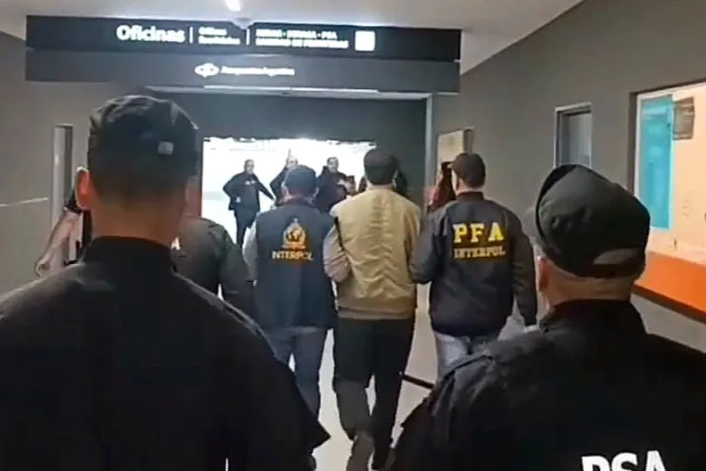 La banda de los georgianos. Extraditaron al líder de una red internacional que fraguaba visas para emigrar a los EE. UU.