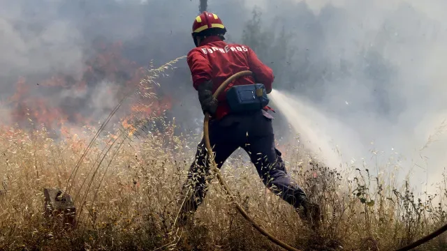Combate a incêndio a "evoluir favoravelmente" em Torre de Moncorvo