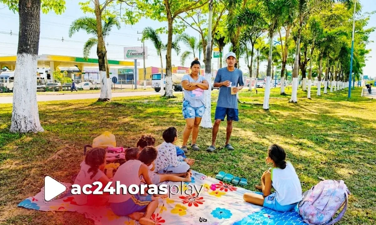 Família venezuelana deixa abrigo e pede ajuda para seguir viagem até Santa Catarina