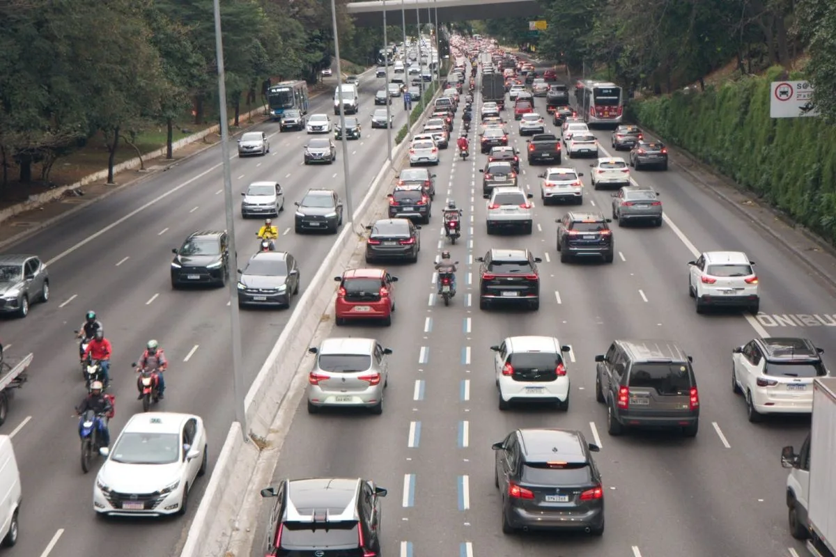 Adesivo eleitoral pode prejudicar cobertura do seguro automotivo