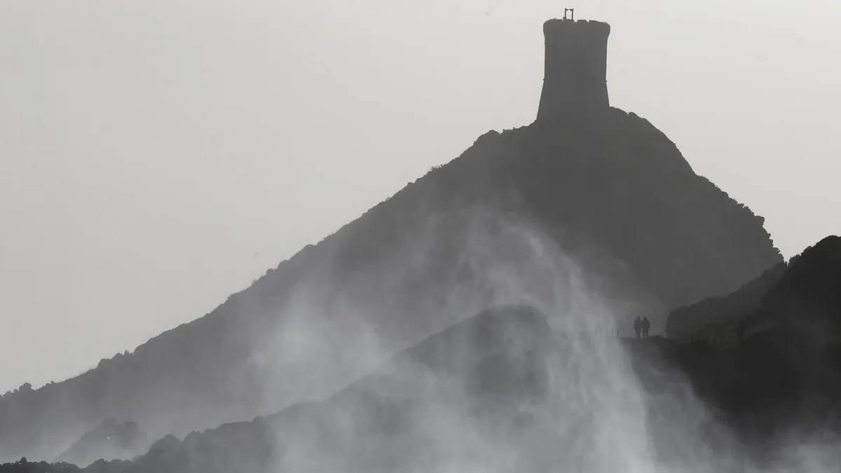 Des rafales jusqu'à 120 km/h: de violents orages attendus dans le Sud-Est et en Corse