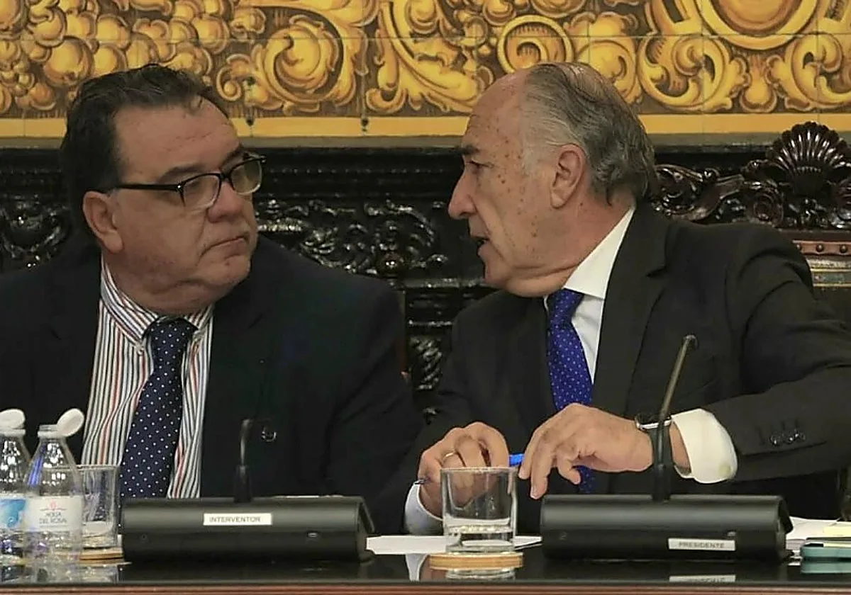 Los tres concejales fieles al alcalde de Algeciras lo blindan ante una moción de censura en plena precampaña