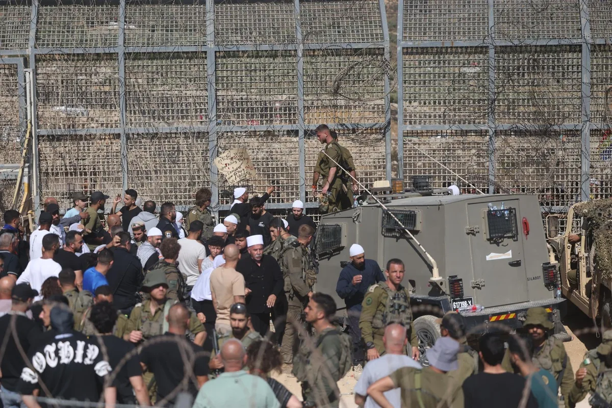Varios heridos, incluido un palestino, tras un ataque israelí en la periferia de la capital de Siria