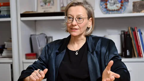 «Это отсылка к нашей бесконечной завороженности собой» // Программный директор «ГЭС-2» Алиса Прудникова о выставке «Натюрморт. Портрет. Пейзаж. После жанра»