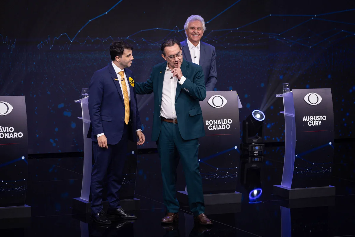 Debate-mico teve pastelão de Cury, verborragia de Renan e goianidade de Caiado