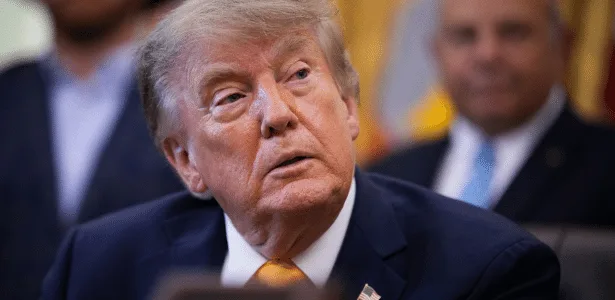 Juiz marca audiência sobre veículos banidos por Trump na Casa Branca
