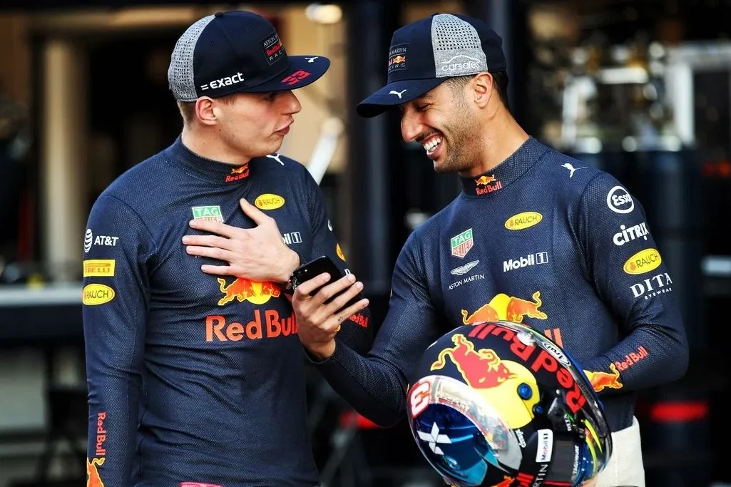 F1 - Ricciardo: "Troco mensagens com Max com mais frequência; Lando é péssimo nisso"