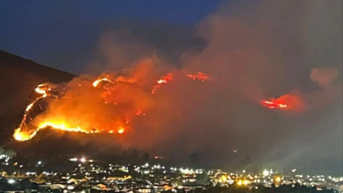 Por incendio forestal, evacuaron hoteles en Villa de Leyva: ministro del Interior y gobernador de Boyacá actualizaron sobre la situación