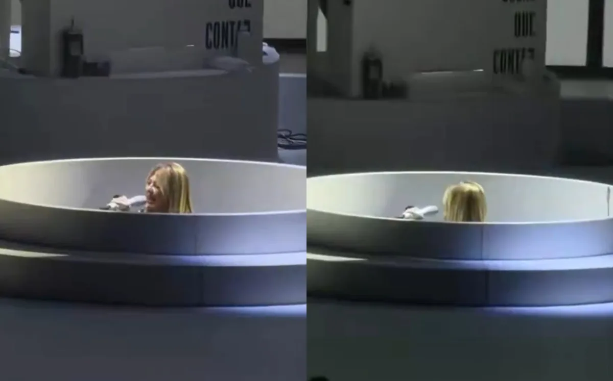 Cantora fica 'presa' em plataforma no palco, continua cantando e viraliza: 'Como uma toupeira'