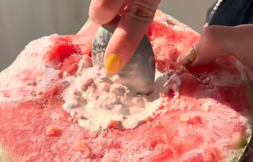C’est quoi cette recette de glace à deux ingrédients qui buzze sur TikTok (mais fait mal aux bras) ?