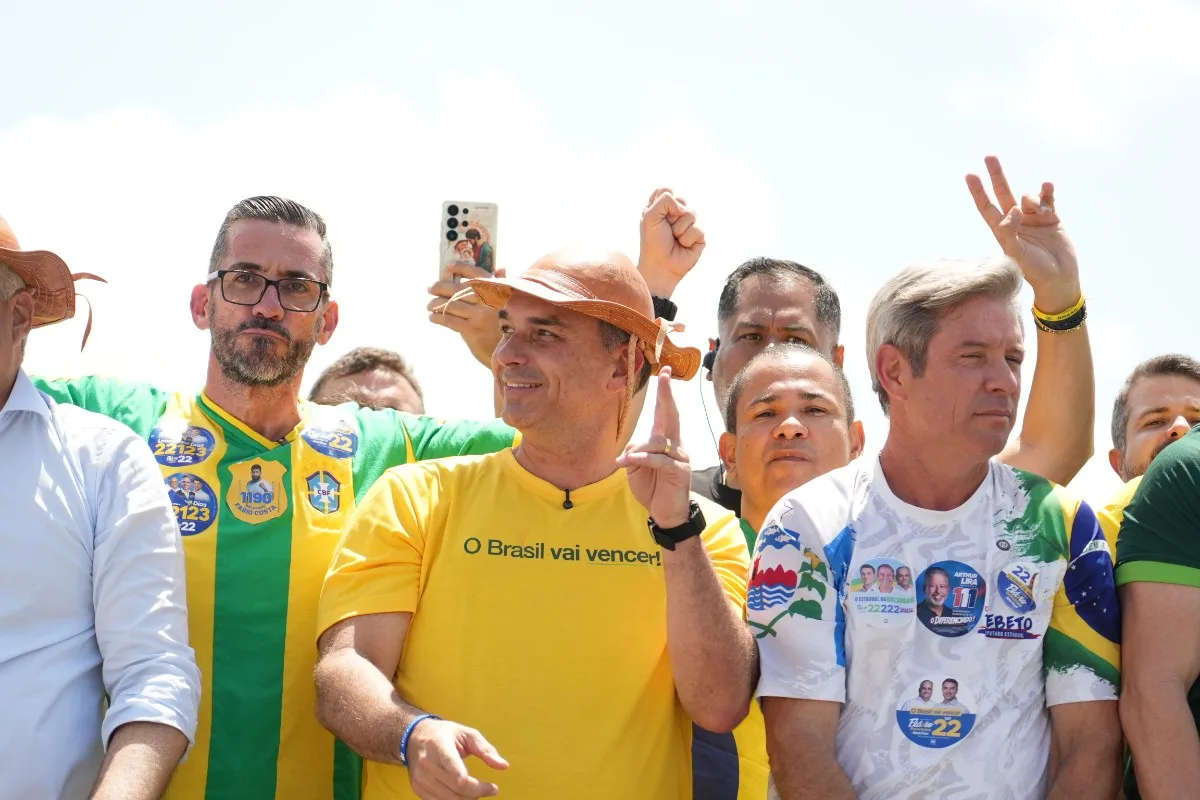 Flávio diz que R$ 600 do Bolsa Família já "não enchem mais o carrinho"